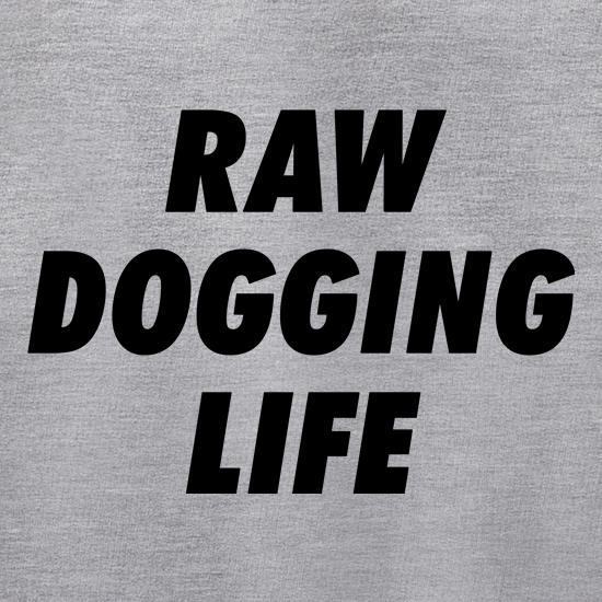 El movimiento «raw dogging» en vuelos: por qué millones de personas viajan ahora sin pantallas ni música