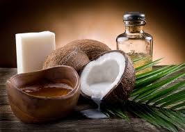 Aceite de coco para el cabello: el tratamiento capilar que arrasa en TikTok