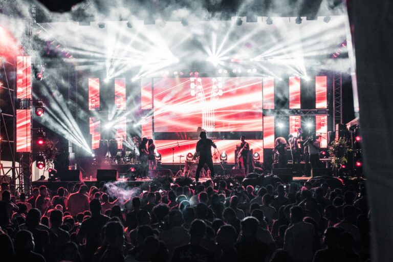 Top 8: Los Artistas y Géneros que Están Cambiando el Juego Musical en la Era Streaming